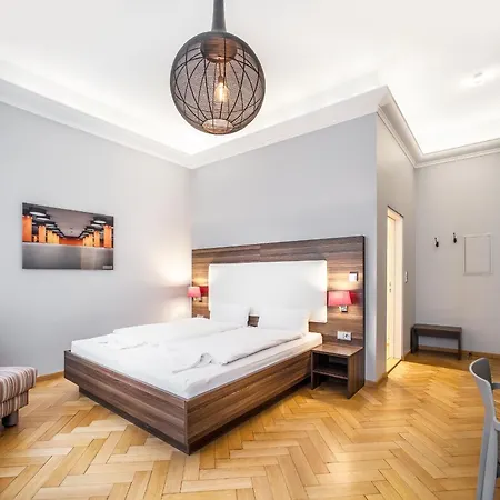 Boardinghouse מלון דירות *