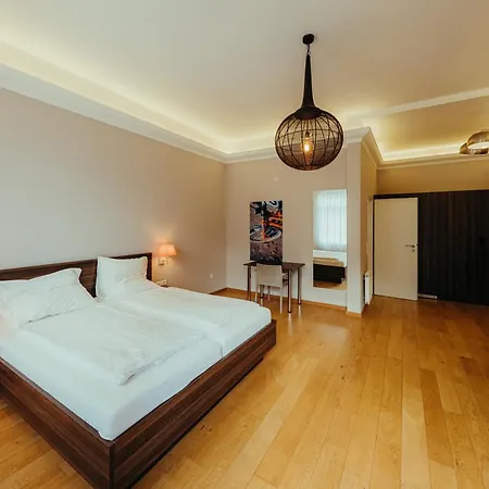 Boardinghouse מלון דירות *